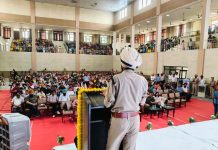 पंजाब पुलिस का ‘संपर्क अभियान’ युवाओं को गैंगस्टरों की अंधेरी दुनिया में शामिल होने के घातक प्रभावों के प्रति कर रहा जागरूक; लोगों ने कम्युनिटी पुलिसिंग पहल की सराहना की