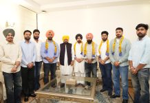 मशहूर पहलवान जस्सा पट्टी अपनी टीम सहित आम आदमी पार्टी में शामिल