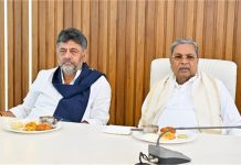 कर्नाटक के मुख्यमंत्री सिद्धारमैया ने किया इस्तीफे का ऐलान, मुख्यमंत्री आवास पहुंचे शिवकुमार