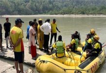 ऋषिकेश में बड़ा हादसा: चश्मे के चक्कर में गंगा में बहा 17 वर्षीय आयुष, SDRF का सर्च ऑपरेशन जारी