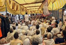 दिन धरने पर बैठे ग्रामीणों का फूटा गुस्सा, बोले- अगर 24 तक मांग नहीं मानी तो खुद पाइपलाइन में लगाएंगे टी-प्वाइंट