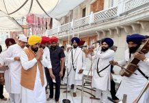 मुख्यमंत्री भगवंत सिंह मान ने श्री हरिमंदिर साहिब में माथा टेका, बेअदबी विरोधी ऐतिहासिक कानून बनाने की समझ और शक्ति देने के लिए परमात्मा का शुक्राना किया