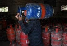 LPG Price Hike: महंगाई का झटका: कमर्शियल LPG सिलेंडर ₹42 तो 5 किलो वाला ₹11 महंगा, आज से लागू हुईं नई दरें, जानें नए रेट्स