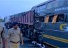 यमुना एक्सप्रेसवे पर स्लीपर बस के ट्रेलर से टकराने से 4 लोगों की मौत और 19 लोग घायल