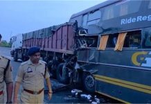 यमुना एक्सप्रेसवे पर स्लीपर बस के ट्रेलर से टकराने से 4 लोगों की मौत और 19 लोग घायल