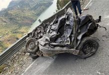 हिमाचल के चंबा में 800 फुट गहरी खाई में गिरी कार, 2 युवकों की मौत, गाड़ी के उड़ गए परखच्चे