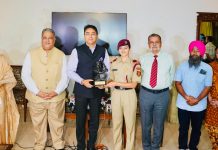 अमन अरोड़ा द्वारा एयर फोर्स अकादमी और एनडीए मेरिट सूची में शानदार उपलब्धियां हासिल करने वाली माई भागो प्रिपरेटरी इंस्टीट्यूट की महिला कैडेटों का सम्मान