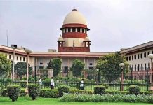Supreme Court में जज के सामने हंगामा: कागज फेंके, सुरक्षाकर्मी से की हाथापाई, दो लॉ छात्र गिरफ्तार