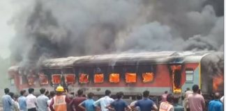 Ahmedabad Train Fire News: अहमदाबाद के साबरमती रेलवे यार्ड में ट्रेन के एक कोच में लगी भीषण आग