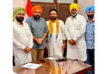 AAP News: मानसा में अकाली दल को बड़ा झटका, जिला यूथ प्रधान हनीश बंसल अपने समर्थकों के साथ आम आदमी पार्टी में शामिल