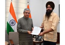 आप सांसद मालविंदर कंग ने केंद्रीय रेल मंत्री से की मुलाकात, पंजाब के रेलवे इंफ्रास्ट्रक्चर के लिए सौंपे तीन ज्ञापन
