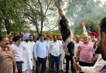 बरनाला में सफाई कर्मचारियों पर लाठीचार्ज के विरोध में पंजाब कांग्रेस एससी विभाग ने मुख्यमंत्री का पुतला फूंका