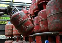 LPG Cylinder Price Today: अगस्त के पहले दिन महंगाई से राहत, कमर्शियल गैस सिलेंडर हुए सस्ते, जानें नई कीमत