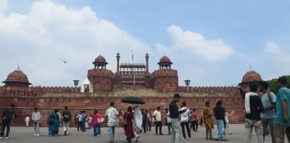 Delhi Bomb Threat: स्वतंत्रता दिवस से एक दिन पहले दिल्ली HC, एयरपोर्ट और लालकिला समेत कई जगहों को बम से उड़ाने की धमकी