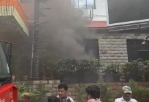 मुंबई में इनकम टैक्स बिल्डिंग के बेसमेंट में लगी आग; किसी के हताहत होने की खबर नहीं
