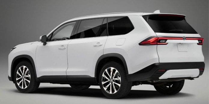 7-Seater-Toyota-Corolla-Cross-12