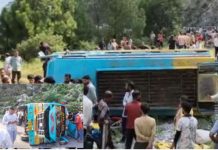 जम्मू-कश्मीर के रियासी में मिनी-बस पलटी, दो लोगों की मौत , कई घायल