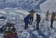 नेपाल के हिमलुंग हिमाल में हिमस्खलन, 4 की मौत, 12 लापता, बेस कैंप में सो रहे लोगों पर गिरी बर्फ