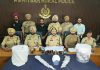 सीमा पार से तस्करी के लिए अमरूदों के बाग़ का इस्तेमाल कर रहे तीन आरोपी 2 एके राइफलों और 10 किलो हेरोइन समेत गिरफ्तार, आरोपियों में महिला, उसका पति और भाई शामिल