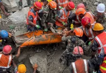नेपाल में अचानक आई बाढ़ के 9 दिन बाद सुरंग में फंसे दो मज़दूरों को बचाया गया, लोगों को सुरक्षित निकालने की उम्मीद जगी, तलाश अभियान तेज
