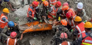 नेपाल में अचानक आई बाढ़ के 9 दिन बाद सुरंग में फंसे दो मज़दूरों को बचाया गया, लोगों को सुरक्षित निकालने की उम्मीद जगी, तलाश अभियान तेज
