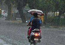 Punjab Weather: रात भर हुई बारिश के बाद पंजाब में ठंडा हुआ मौसम; कई इलाकों में ओले गिरने की खबर