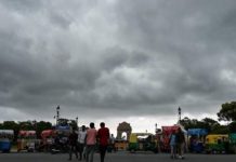 Weather Update: देश के कई राज्यों के लिए भारी बारिश की चेतावनी; तेज़ हवाएं चलने की संभावना, बढ़ेगी ठंड
