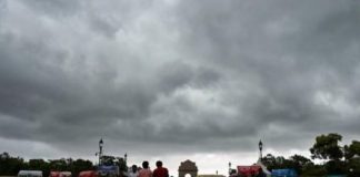 Weather Update: देश के कई राज्यों के लिए भारी बारिश की चेतावनी; तेज़ हवाएं चलने की संभावना, बढ़ेगी ठंड