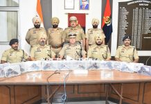 गैर-कानूनी हथियार सप्लाई नेटवर्क में शामिल एक नाबालिग समेत आठ व्यक्ति गिरफ्तार; 15 पिस्तौल बरामद