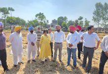 PPCB की चेयरपर्सन रीना गुप्ता ने शेरों गांव में किसानों से किया संवाद, धान की पराली जलाने से रोकने के लिए सामूहिक प्रयासों की अपील