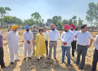 PPCB की चेयरपर्सन रीना गुप्ता ने शेरों गांव में किसानों से किया संवाद, धान की पराली जलाने से रोकने के लिए सामूहिक प्रयासों की अपील