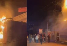 गोधरा में एशियन पेंट्स के शोरूम में लगी भीषण आग, किसी के हताहत होने की खबर नहीं