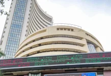 शेयर बाजार में आज गिरावट, सेंसेक्स 1000 अंक गिरकर 73,800 पर आया; निफ्टी भी 300 अंक नीचे