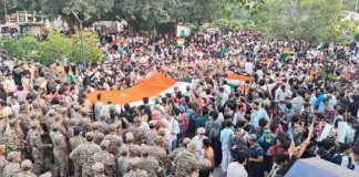 CJP Tiranga March: CJP का तिरंगा मार्च पुलिस ने रोका, कनॉट प्लेस से प्रदर्शनकारियों को हटाया, भिजीत दीपके हिरासत में